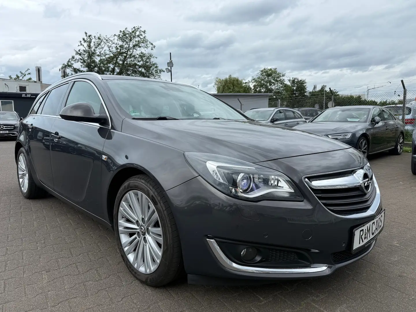 Opel Insignia 2.0 CDTI Innovation SportTourer/TOP Grau - 1