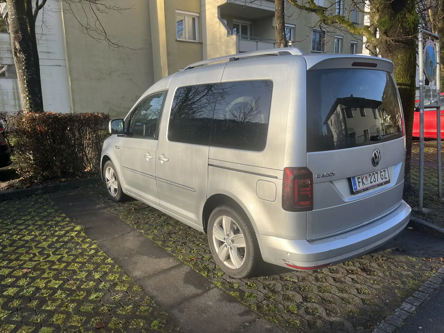 Volkswagen Caddy 2.0 TDI DSG - 2