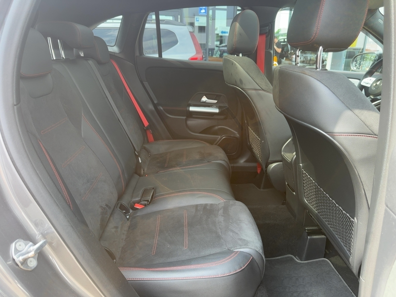 Mercedes-Benz GLA 35 AMG 4Matic*Infotainment-Paket High-End*SHZ* — photo 12