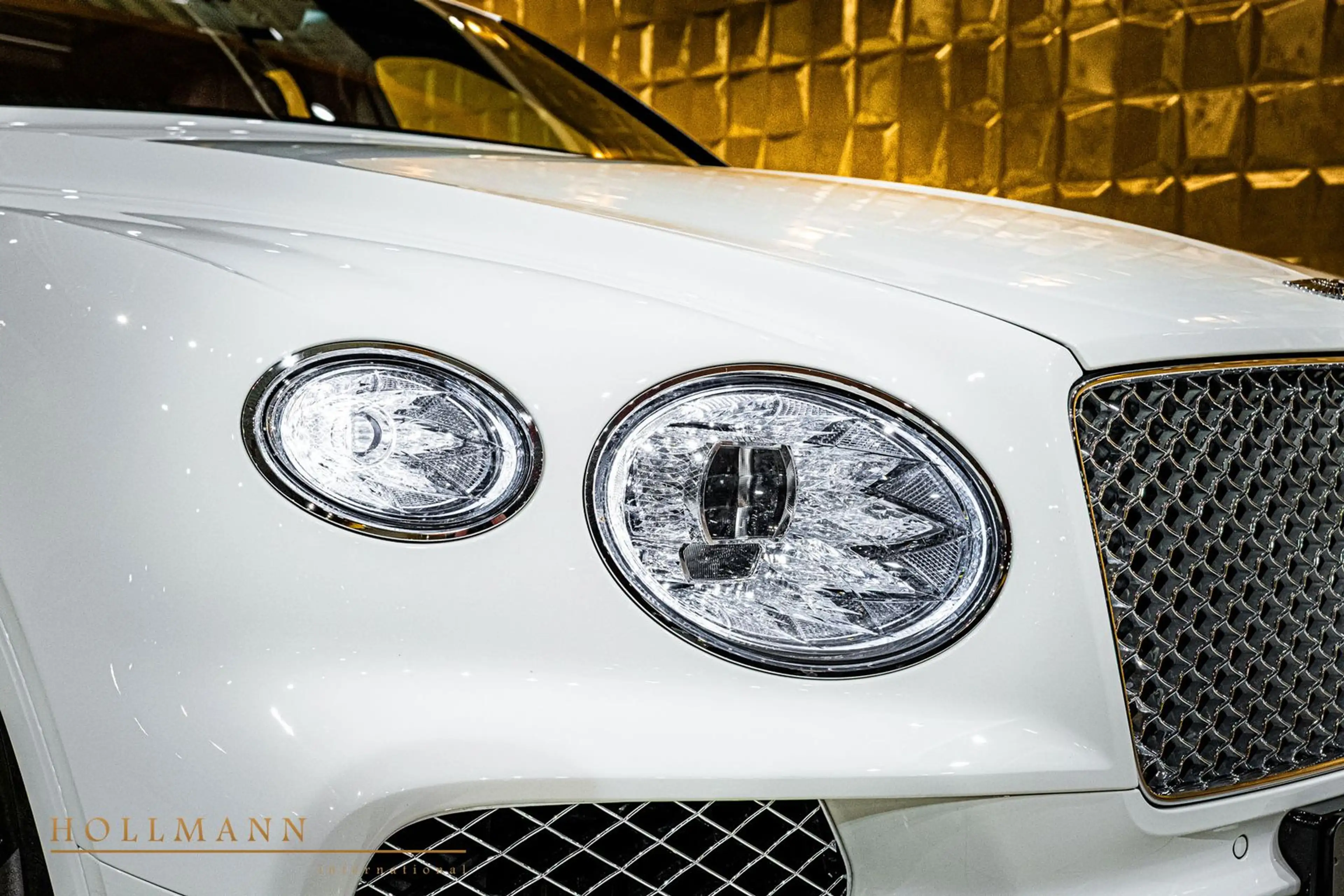 Bentley Bentayga HYBRID + PANORAMA + — photo 9