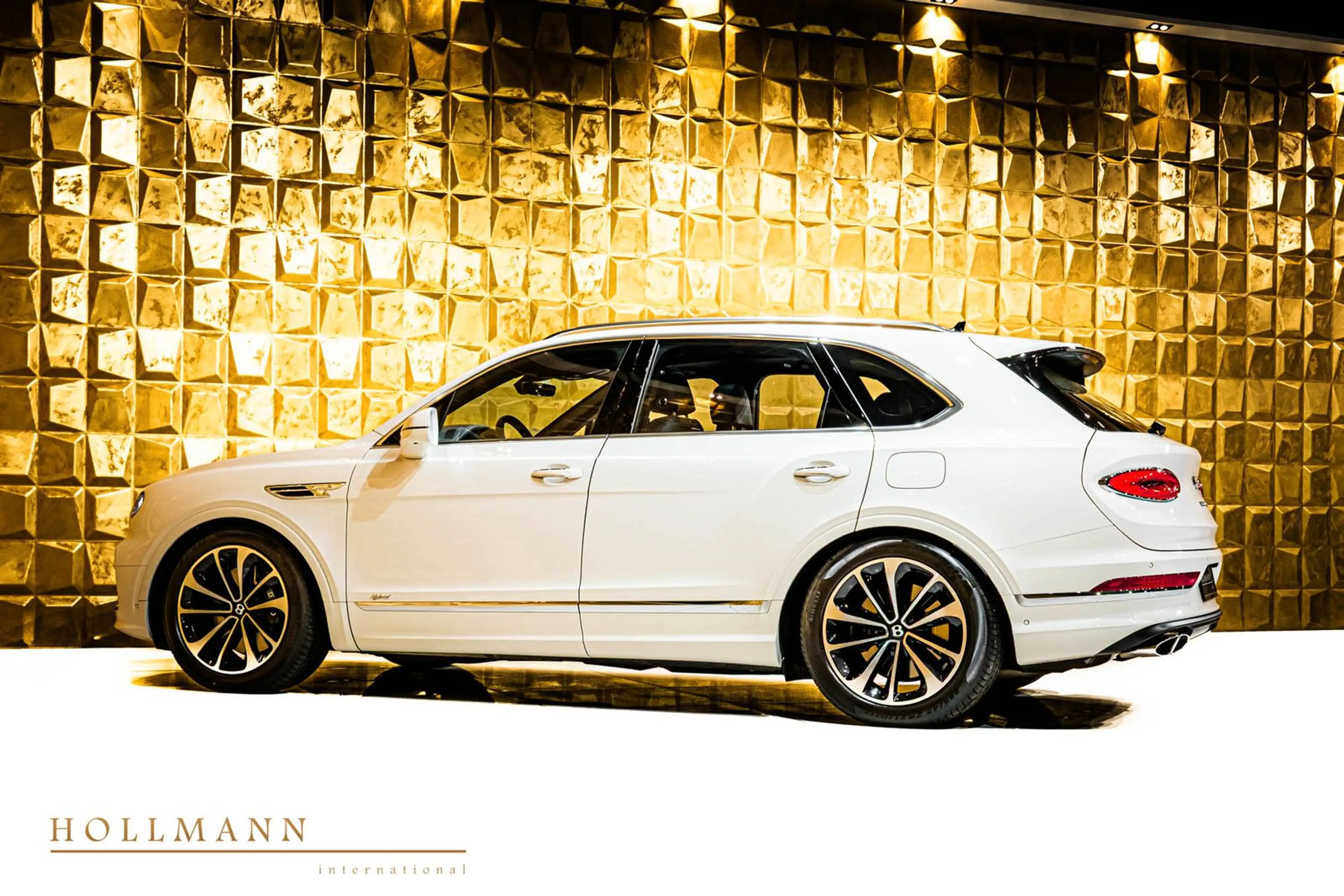 Bentley Bentayga HYBRID + PANORAMA + — photo 11