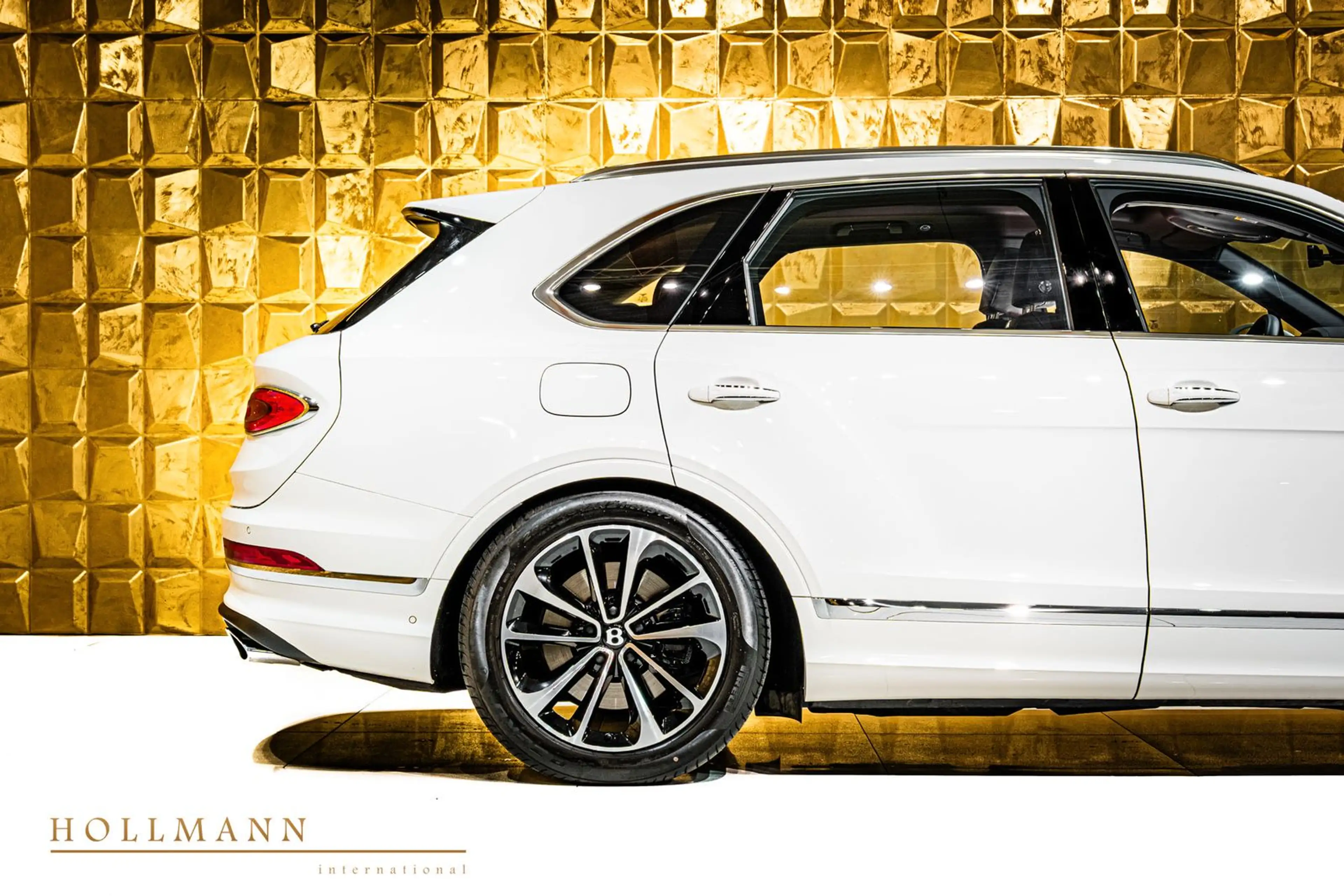 Bentley Bentayga HYBRID + PANORAMA + — photo 6