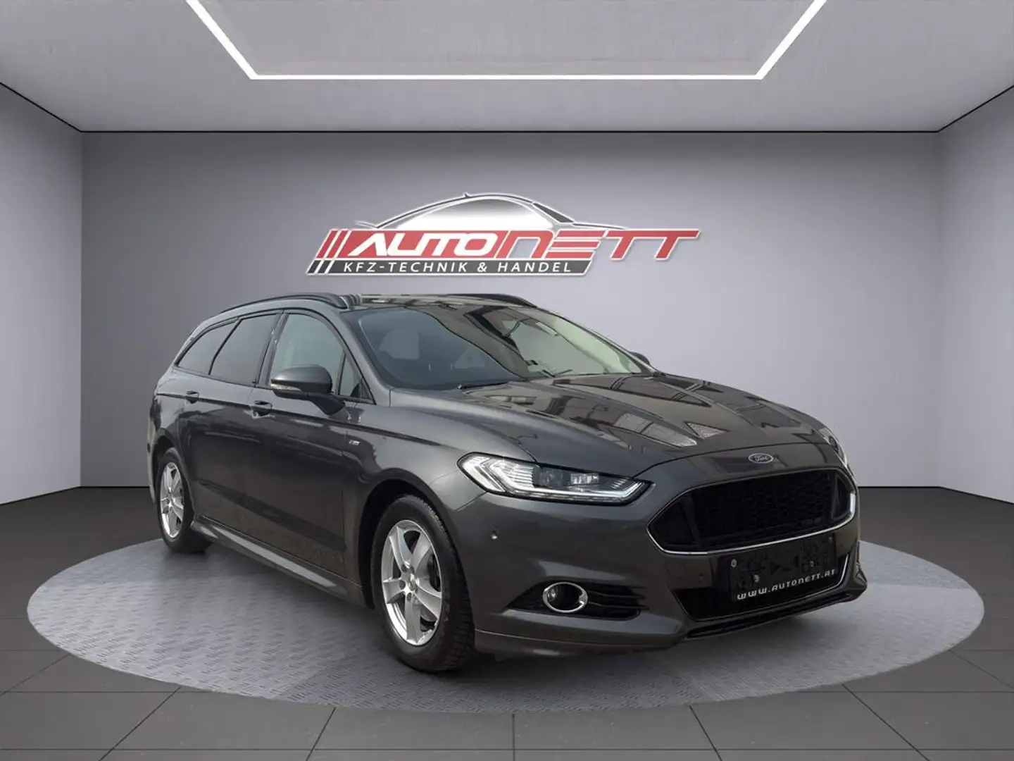 Ford Mondeo ST-Line Grau - 1