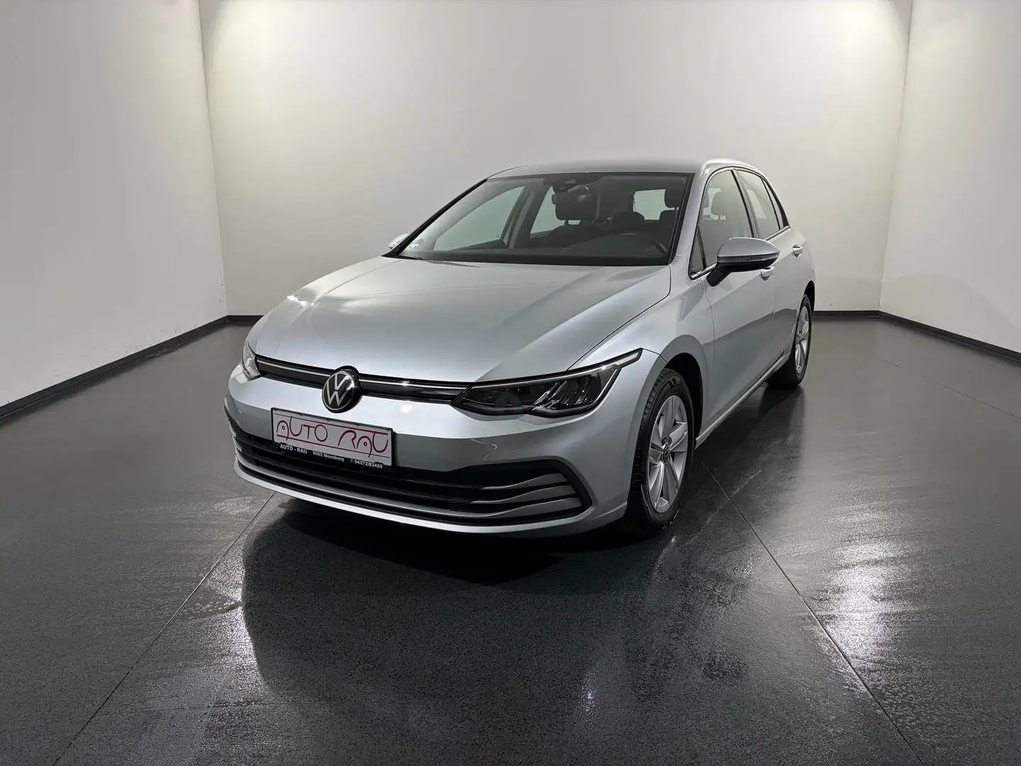 Volkswagen Golf 8 Lim. 2.0 TDI SCR Life *LED*NAVI*PDC* Silber - 2