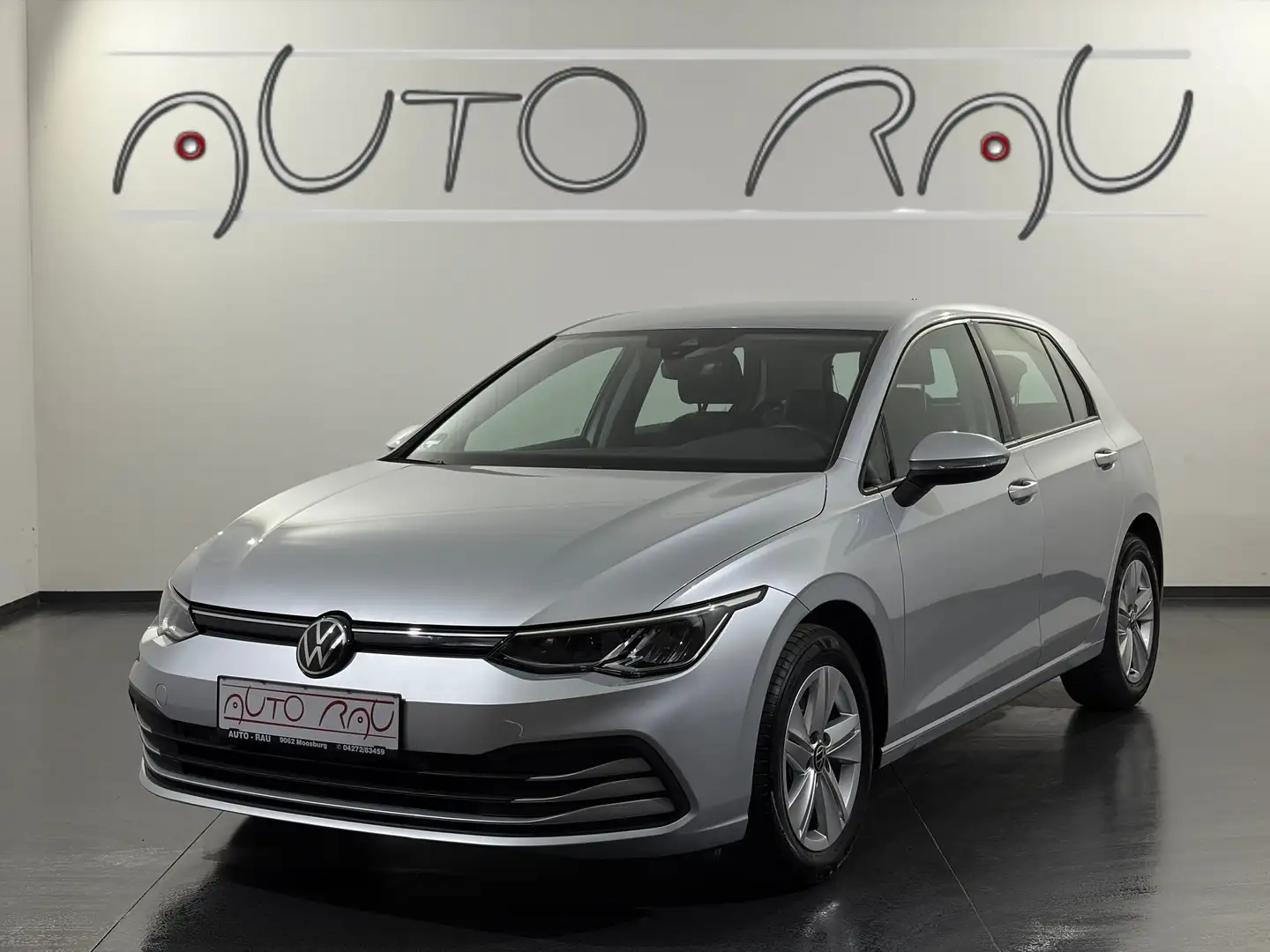 Volkswagen Golf 8 Lim. 2.0 TDI SCR Life *LED*NAVI*PDC* Silber - 1