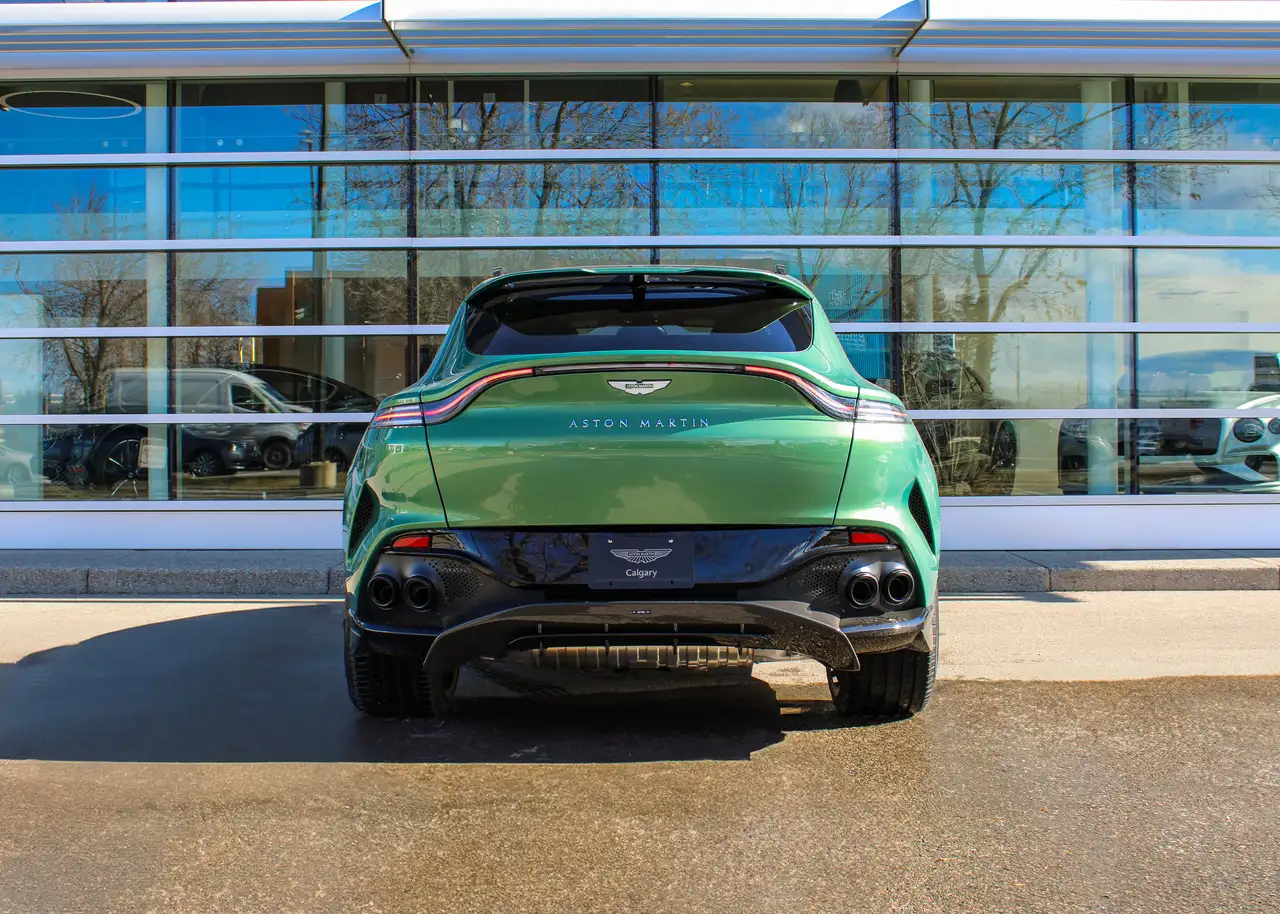 Aston Martin DBX снимка Aston Martin DBX
