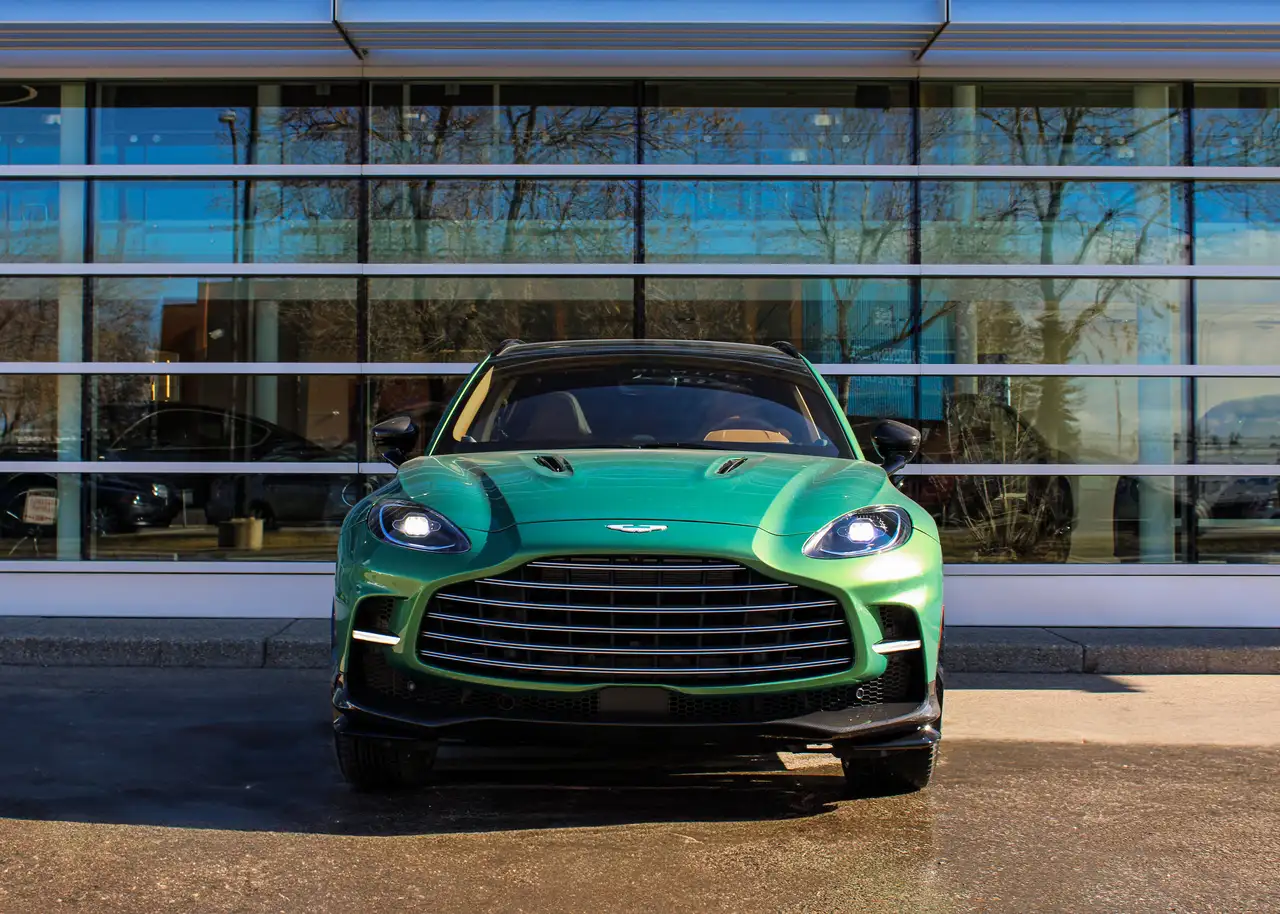 Aston Martin DBX снимка Aston Martin DBX
