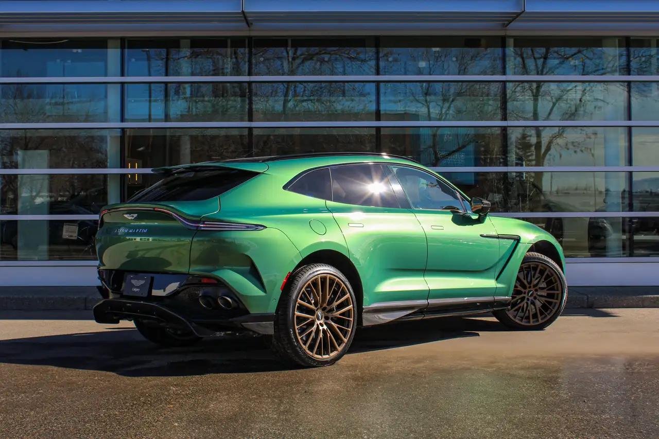 Aston Martin DBX снимка Aston Martin DBX
