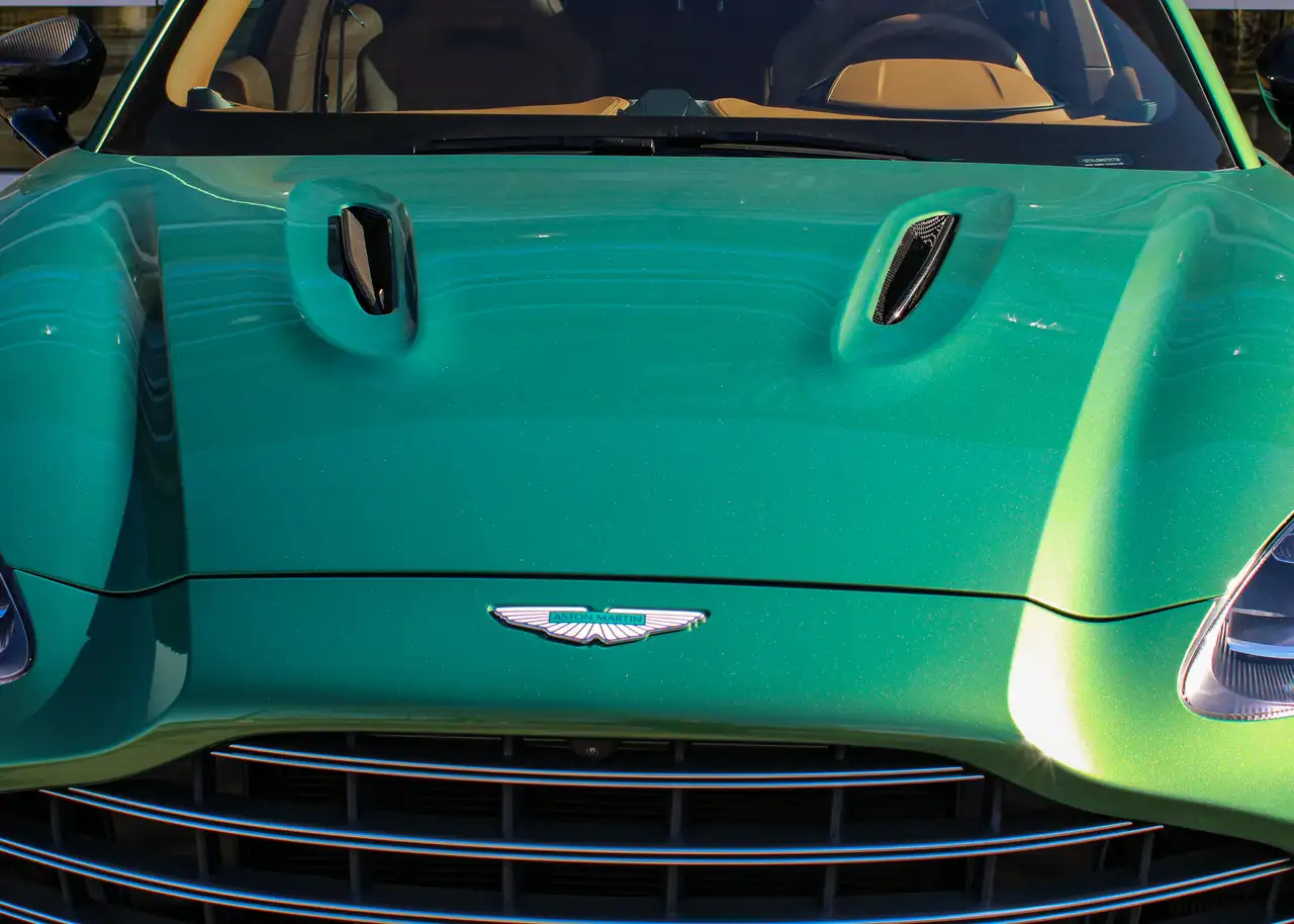 Aston Martin DBX снимка Aston Martin DBX