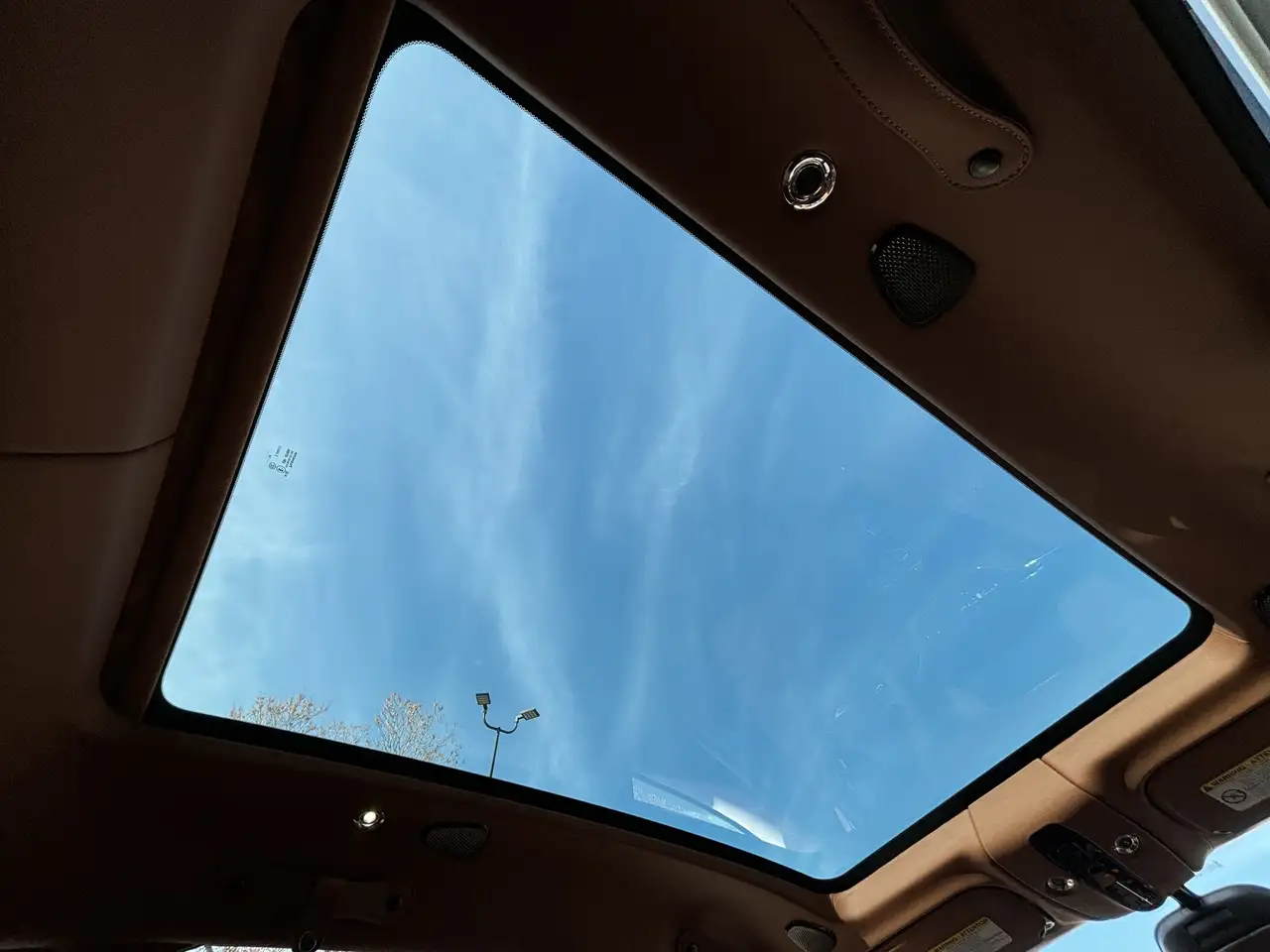 Aston Martin DBX снимка Aston Martin DBX
