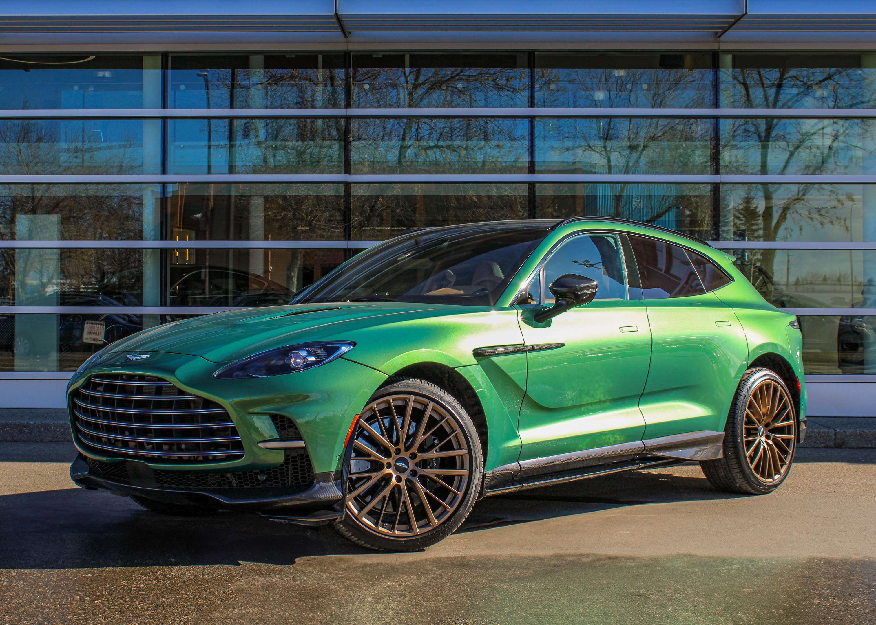 2025 Aston Martin DBX