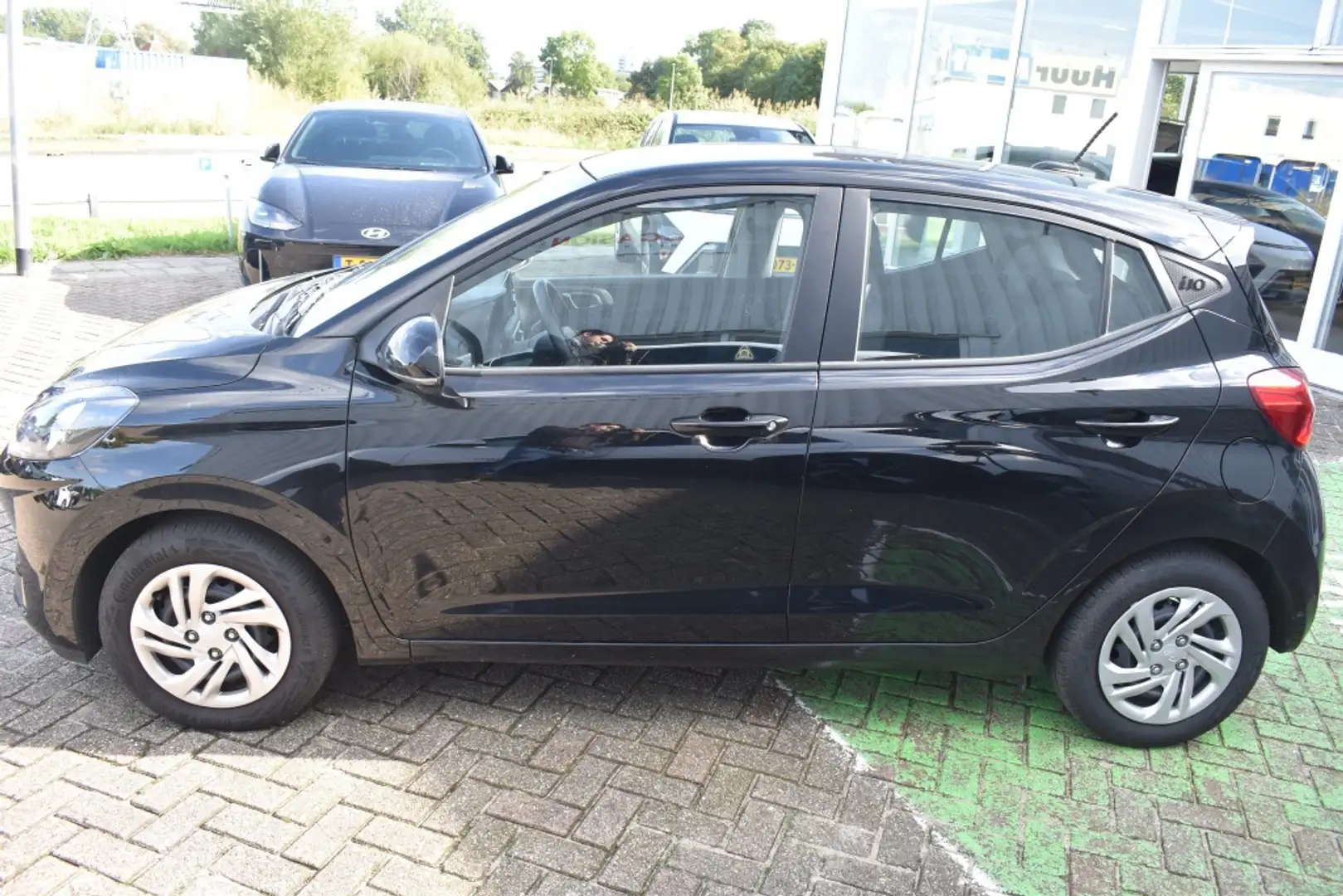 Hyundai i10 1.0 Comfort Carplay | Airco "RIJKLAARPRIJS" Zwart - 2