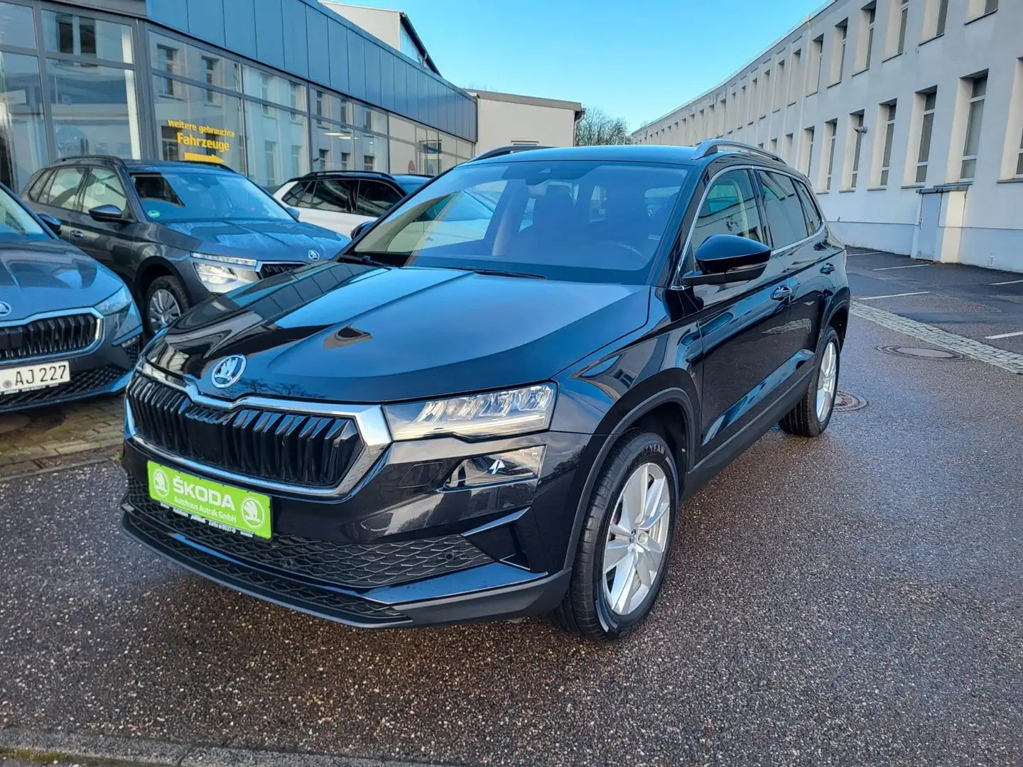 Skoda Karoq Selection 1.5 TSI 110 kW DSG 1.Hand Schwarz - 1