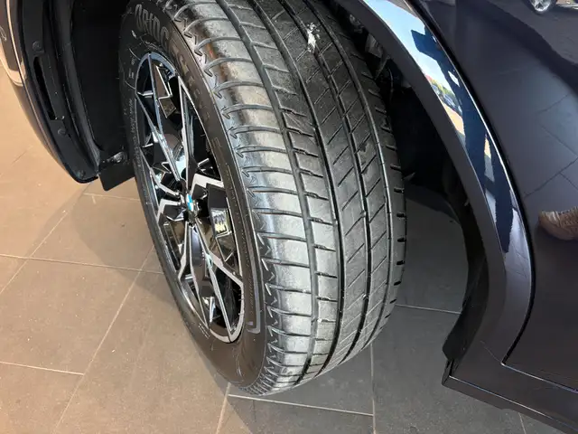 BMW X4 view 3