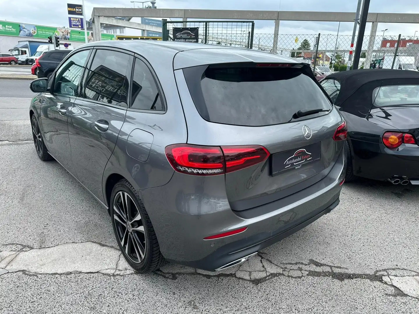 Mercedes-Benz B 180 d Autom. 1.HAND Servicegepflegt PARK-PAKET Sizheiz Grau - 2