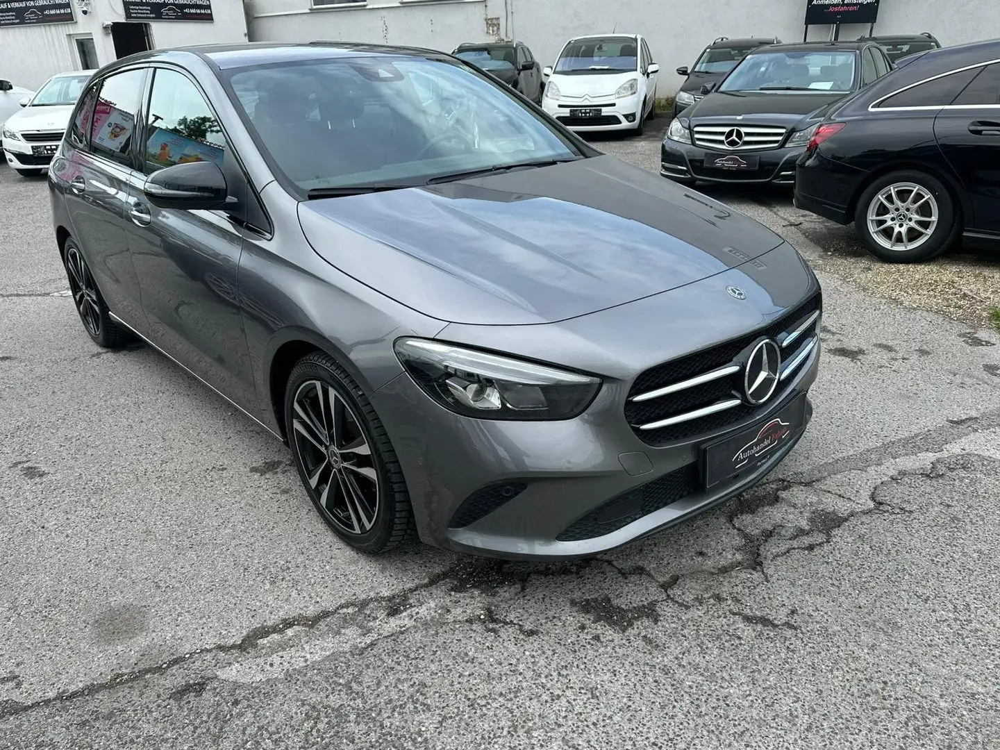 Mercedes-Benz B 180 d Autom. 1.HAND Servicegepflegt PARK-PAKET Sizheiz Grau - 1