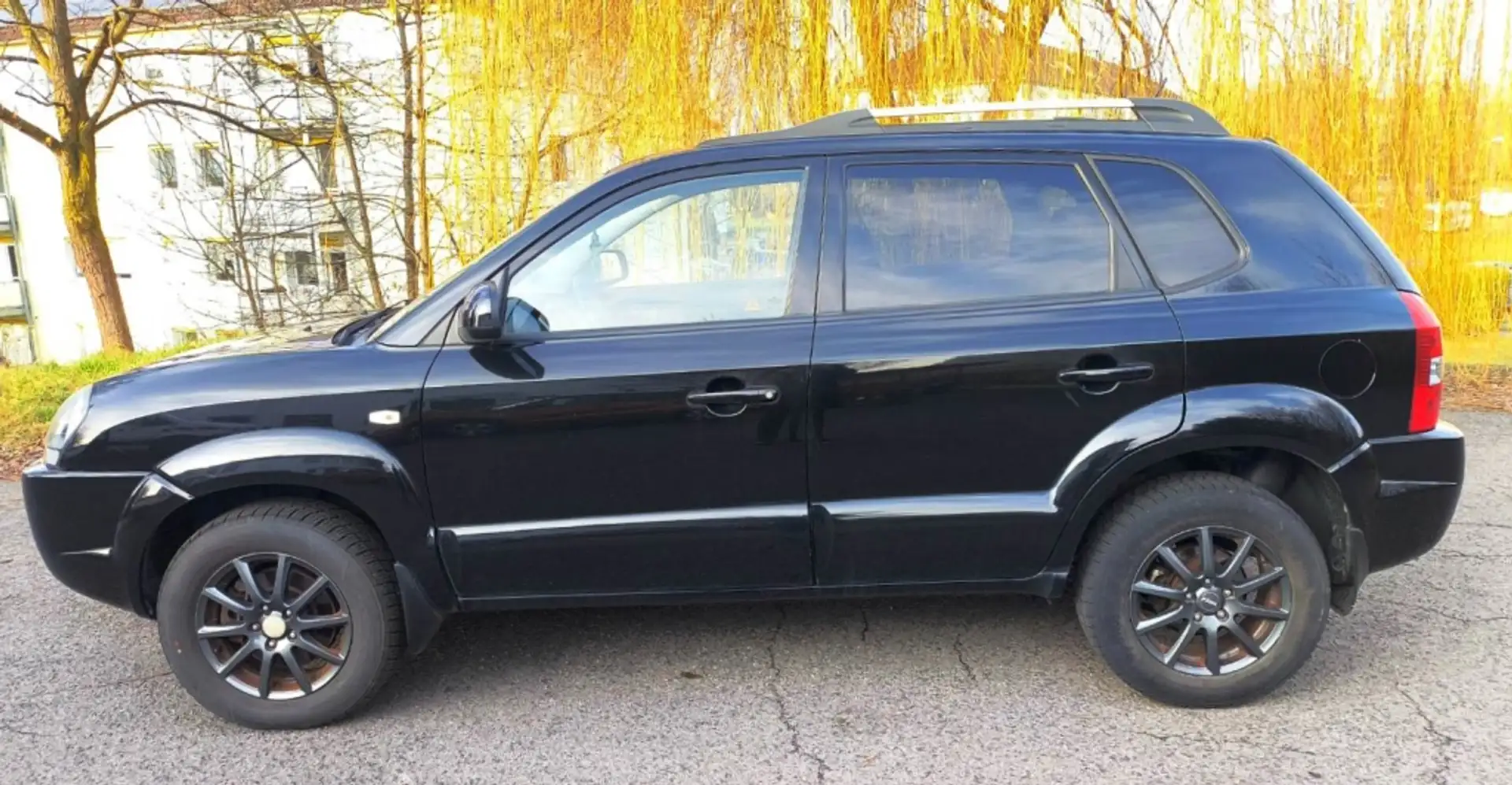 Hyundai TUCSON 2.0 mit Autogas - LPG / AHK Schwarz - 2