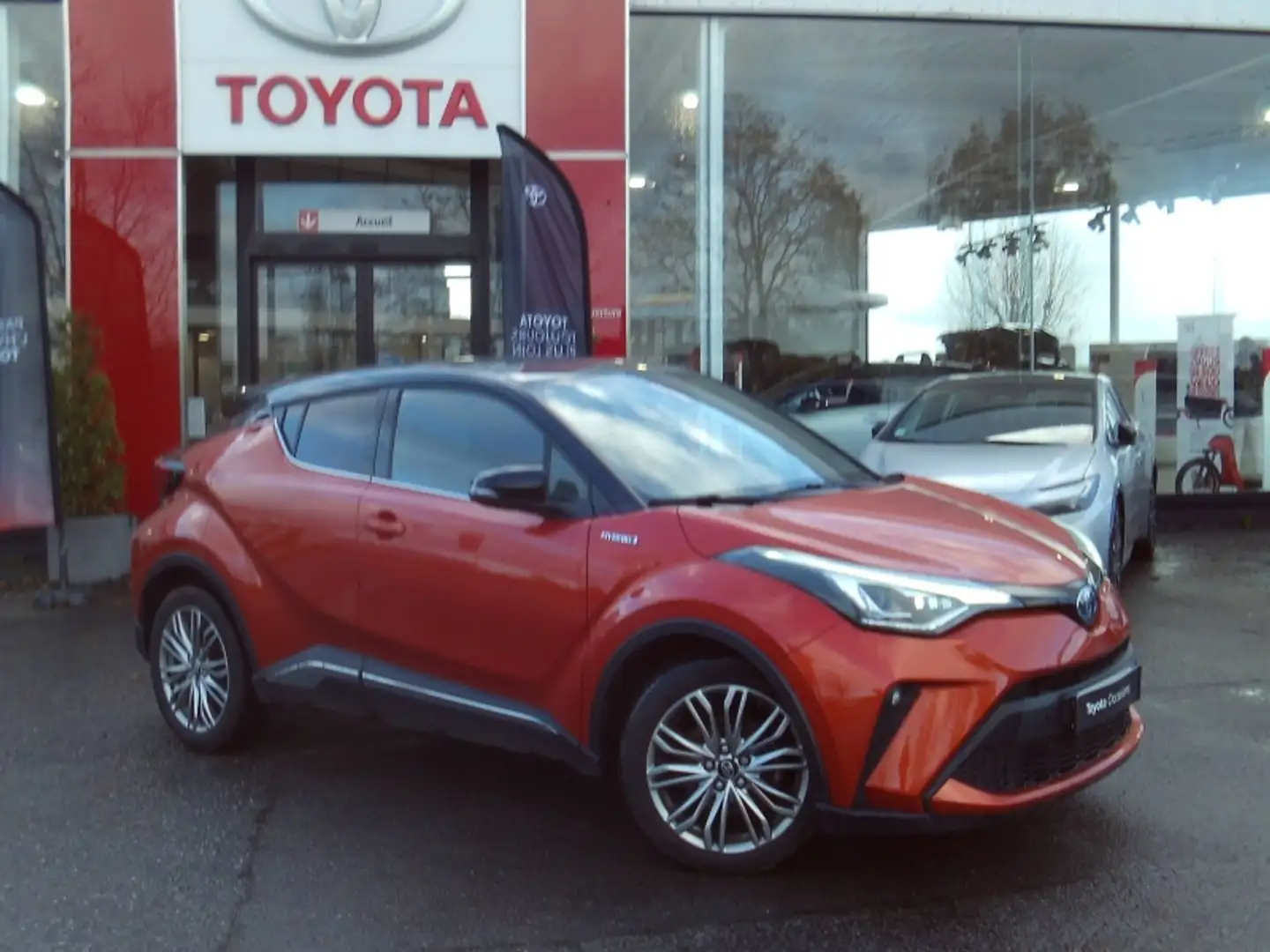 Toyota C-HR 184h Distinctive 2WD E-CVT MY20 Bronze - 1