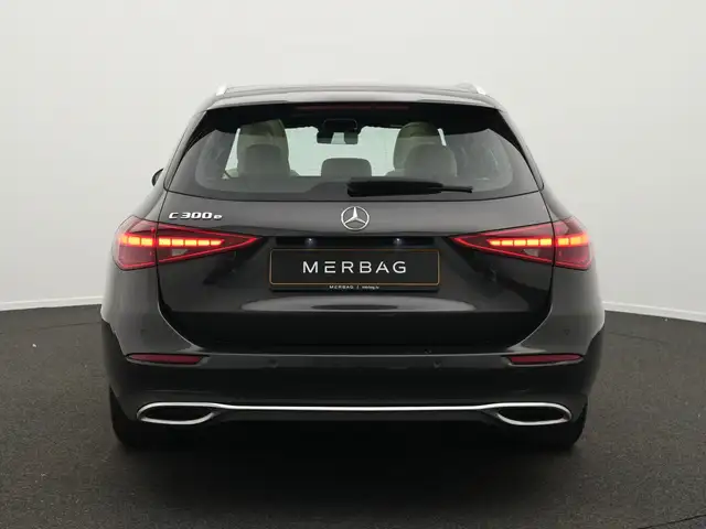 Mercedes-Benz C-Class view 4