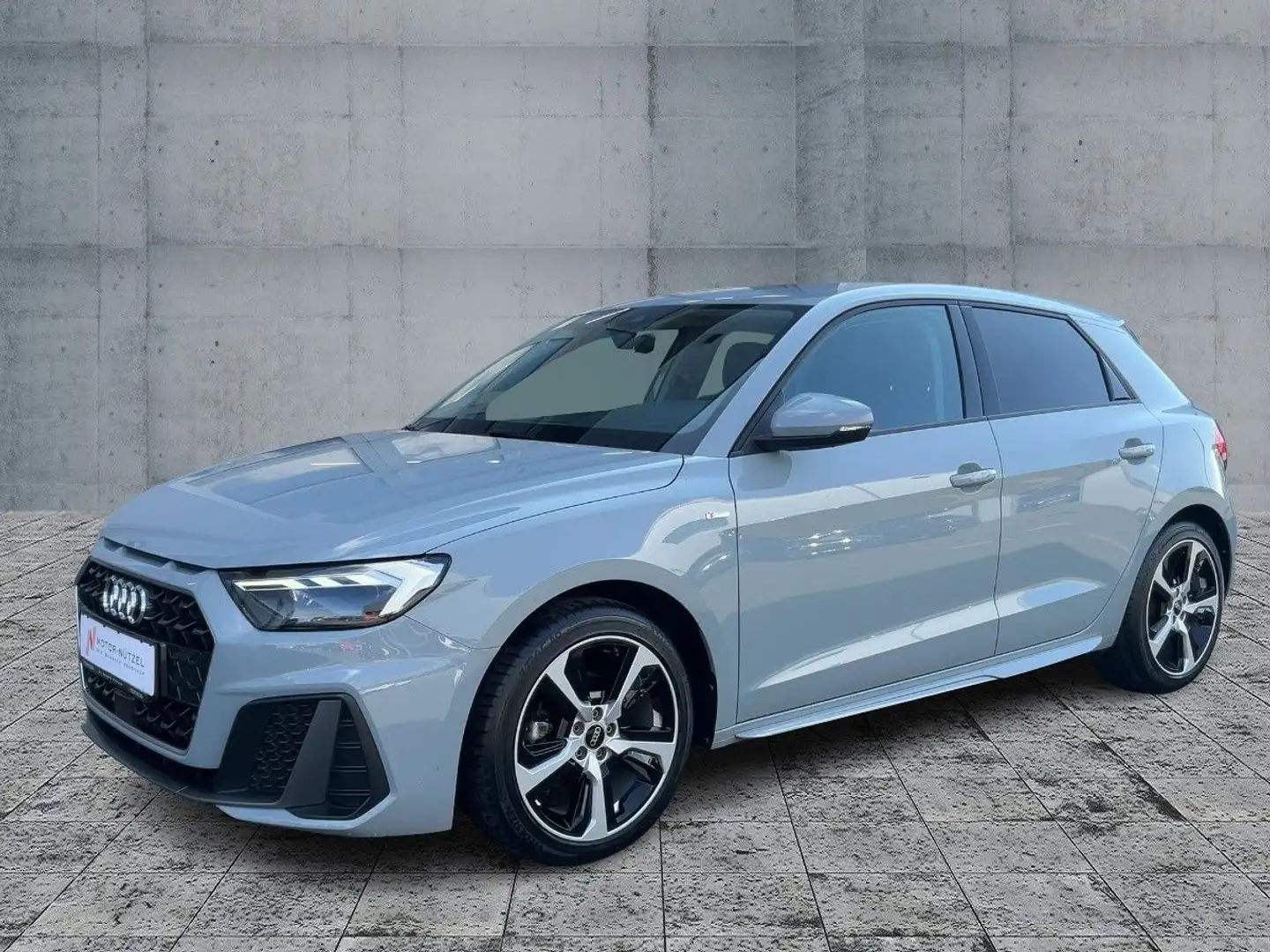 Audi A1 30 TFSI S-TR S-LINE LED+PDC+SHZ+17" Grau - 2