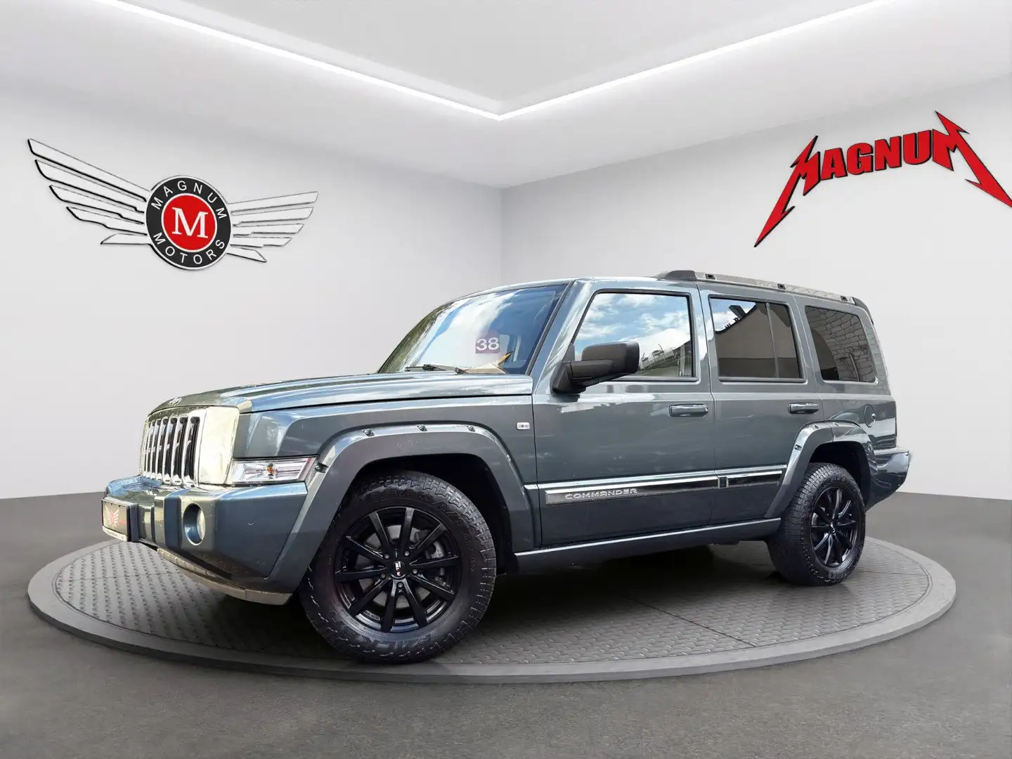 Jeep Commander COMMANDER 3.0 V6 CRD LIMITED*7xSitz*Leder*Pano.* - 2