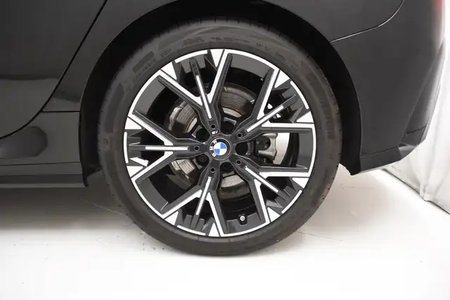 BMW 1 Series view 6
