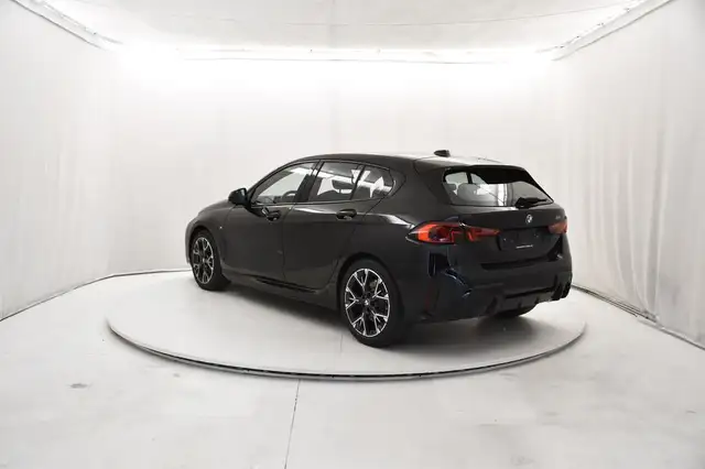 BMW 1 Series view 3
