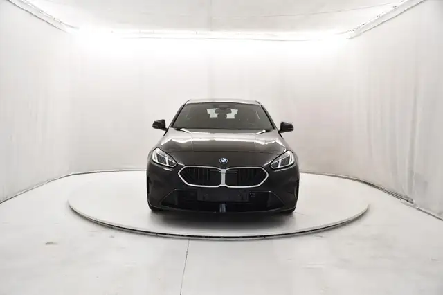 BMW 1 Series view 5
