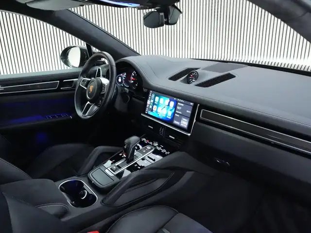 Porsche Cayenne view 8