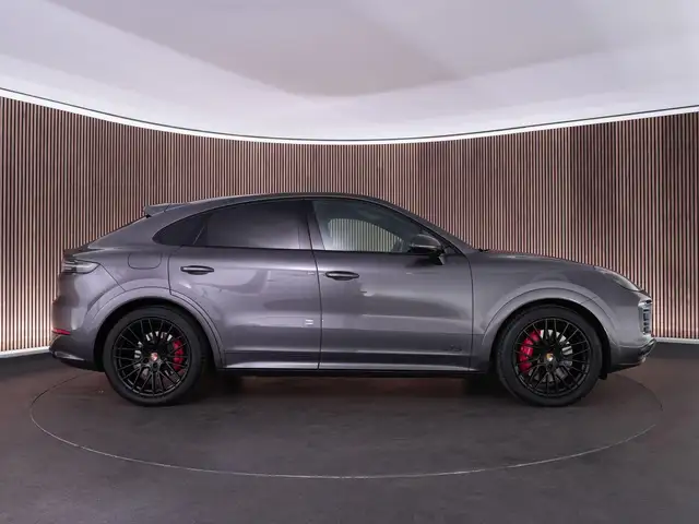 Porsche Cayenne view 12