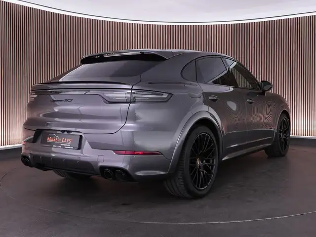 Porsche Cayenne view 2