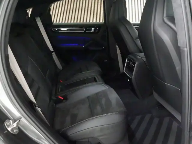 Porsche Cayenne view 14