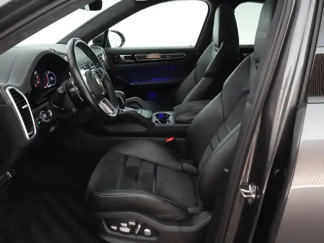 Porsche Cayenne view 4