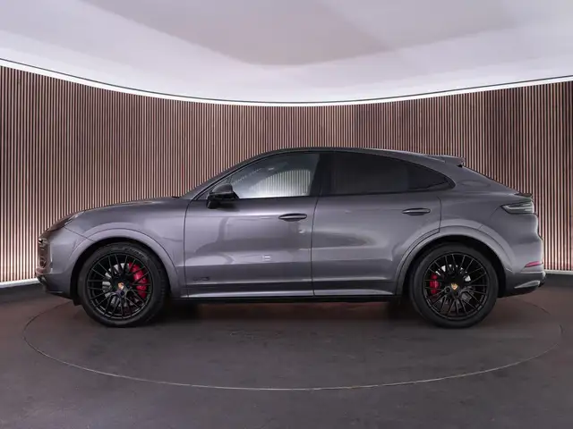 Porsche Cayenne view 11