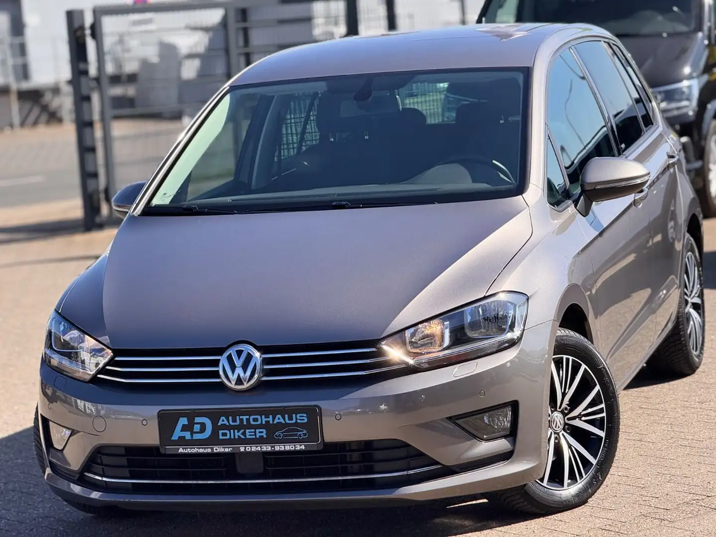 Volkswagen Golf Sportsvan VII Allstar 1.2 TSI DSG Grau - 1