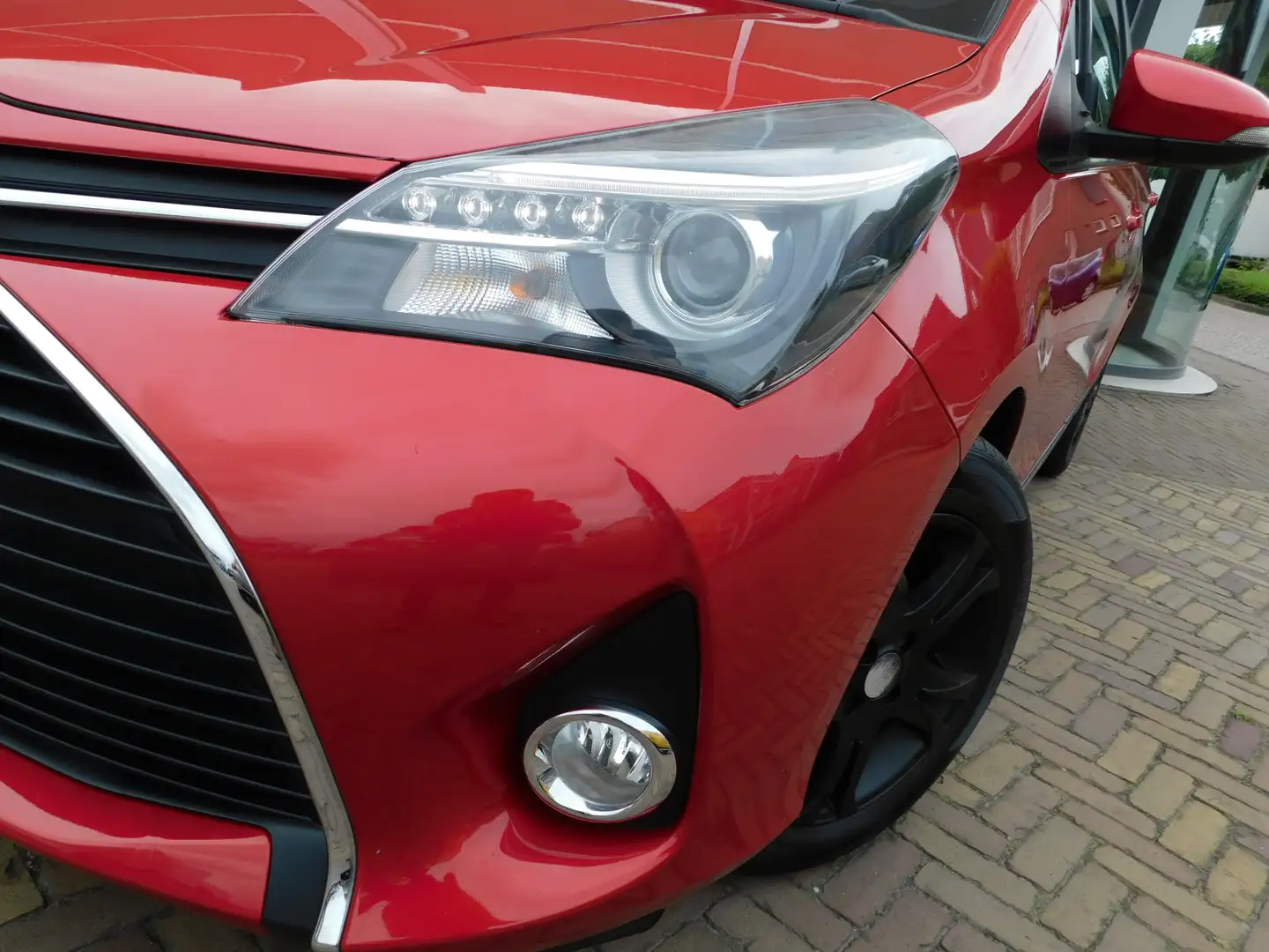 Toyota Yaris 1.3 VVT-i Trend | NAVI | TREKHAAK Rood - 2