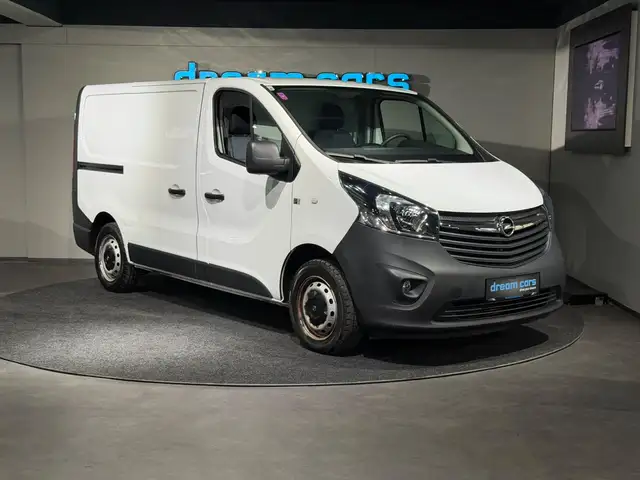 Opel Vivaro view 2