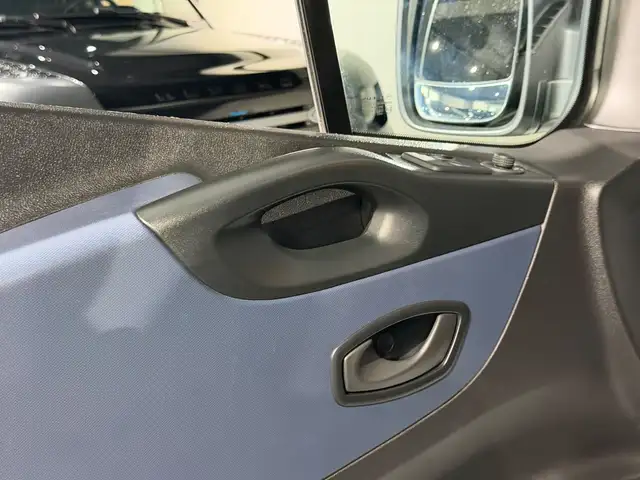 Opel Vivaro view 23