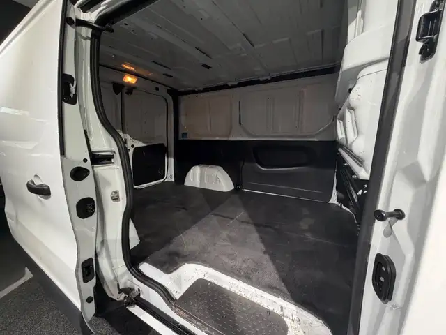 Opel Vivaro view 17