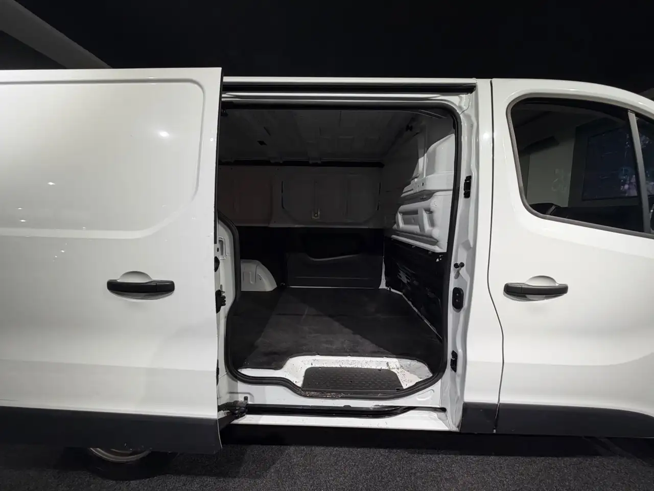 Opel Vivaro Kasten L1H1 2,7t Bild 12