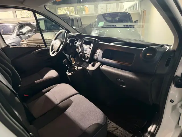 Opel Vivaro view 29