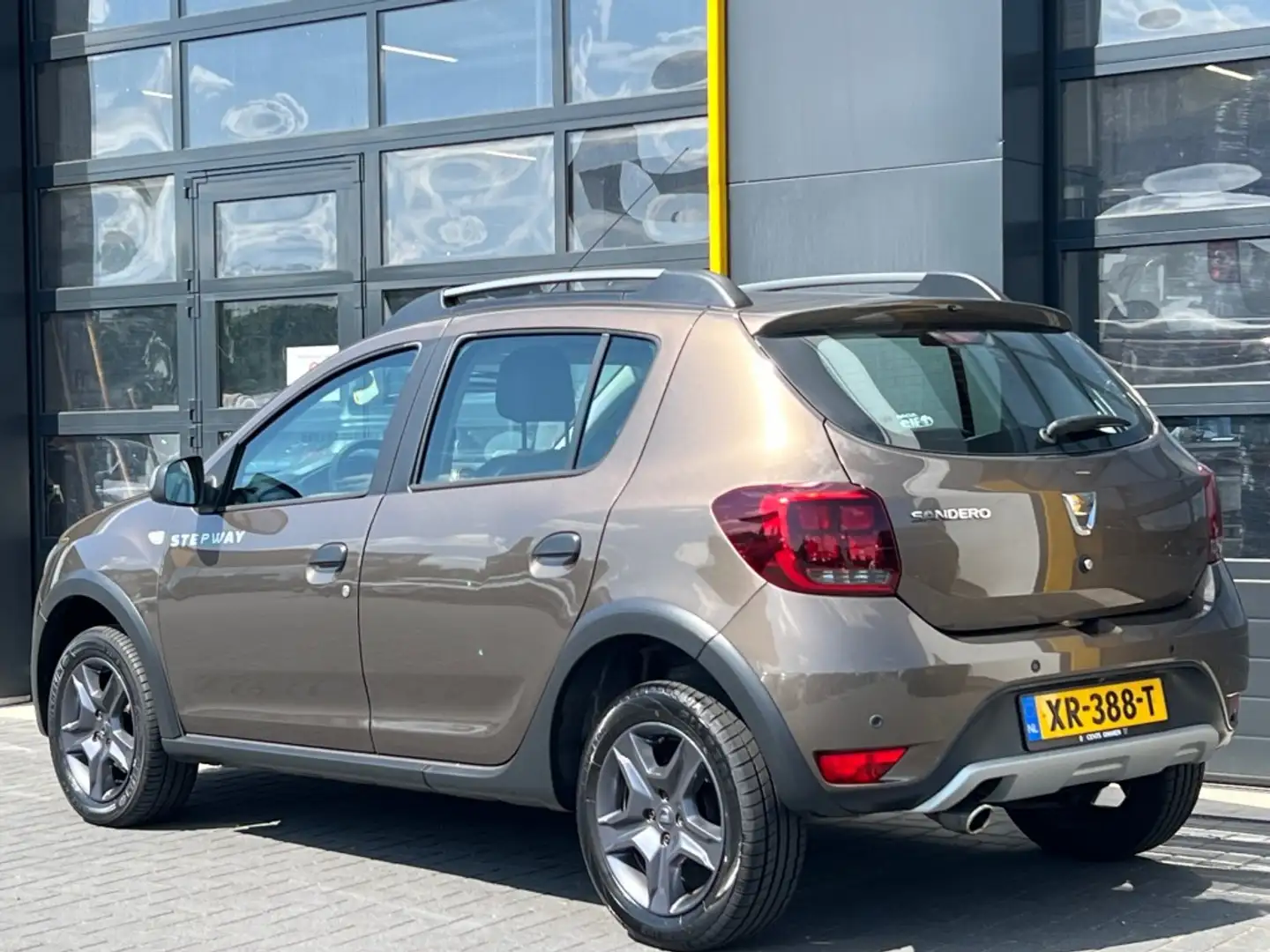 Dacia Sandero TCe 90 Stepway Laureate Camera Navi Brun - 2