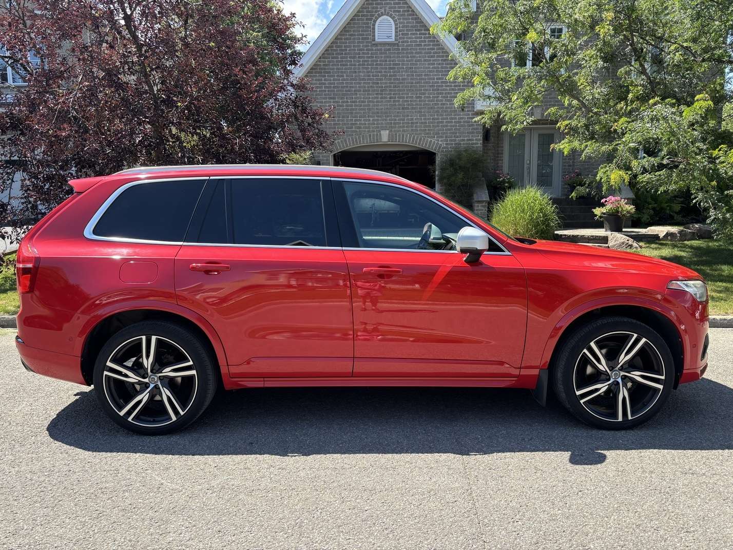 2017 Volvo XC90 AWD 5dr T6 R-Design 7-Passenger alt 3