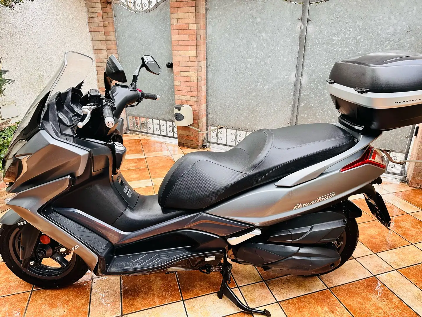 Kymco Downtown 350i Gris - 1