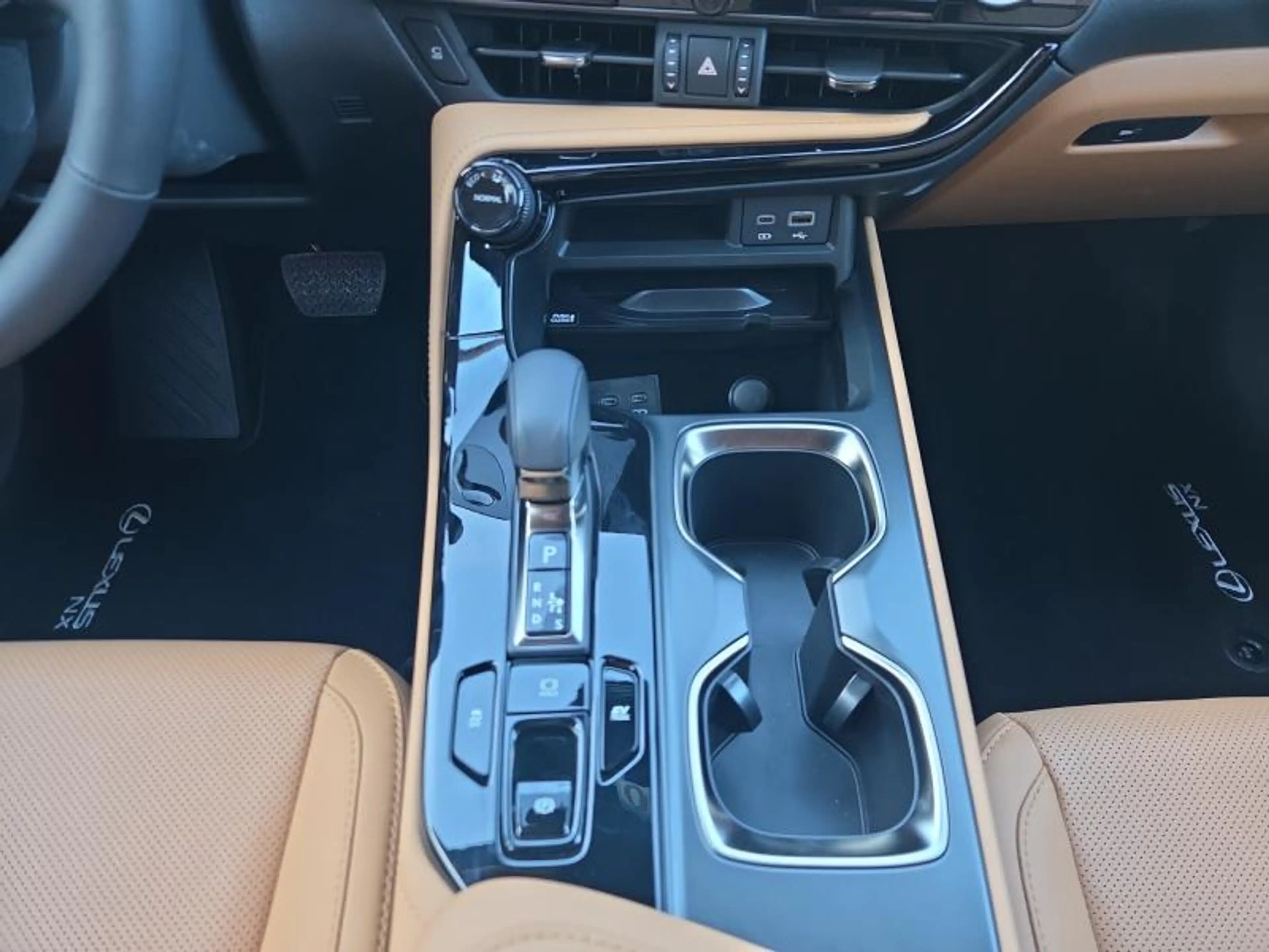 Lexus NX 350h Executive Line / Hybrid — photo 13