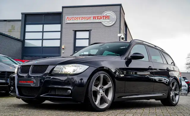 BMW 330 3-serie Touring 330i High Executive | Pano | M-Pak
