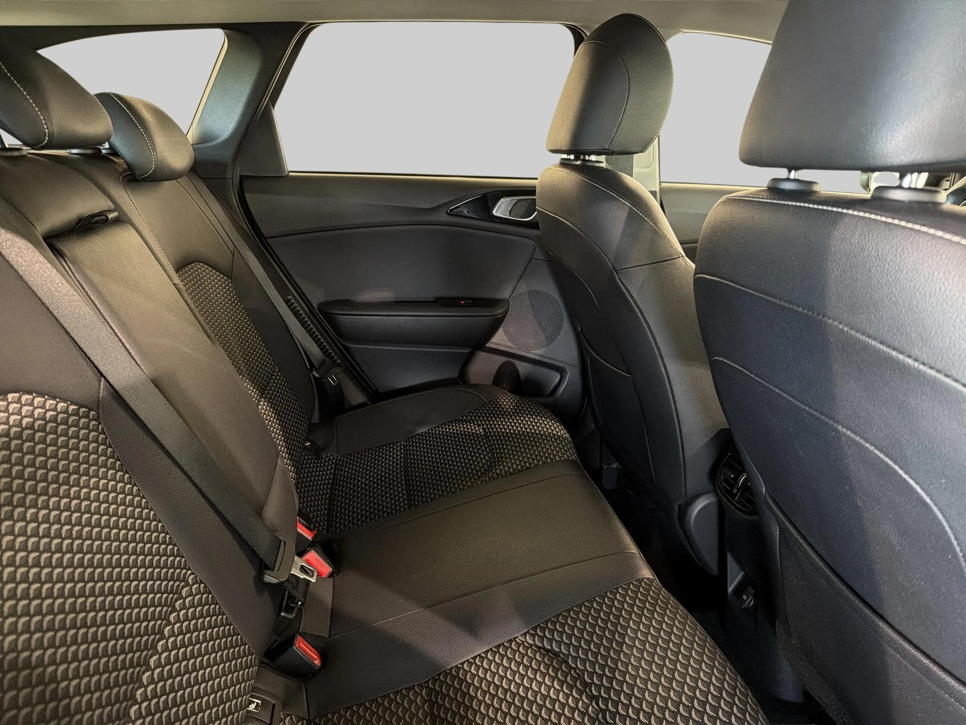 Kia Ceed SW / cee'd SW Sportswagon 1.6 GDI PHEV DynamicPlusLine — photo 14