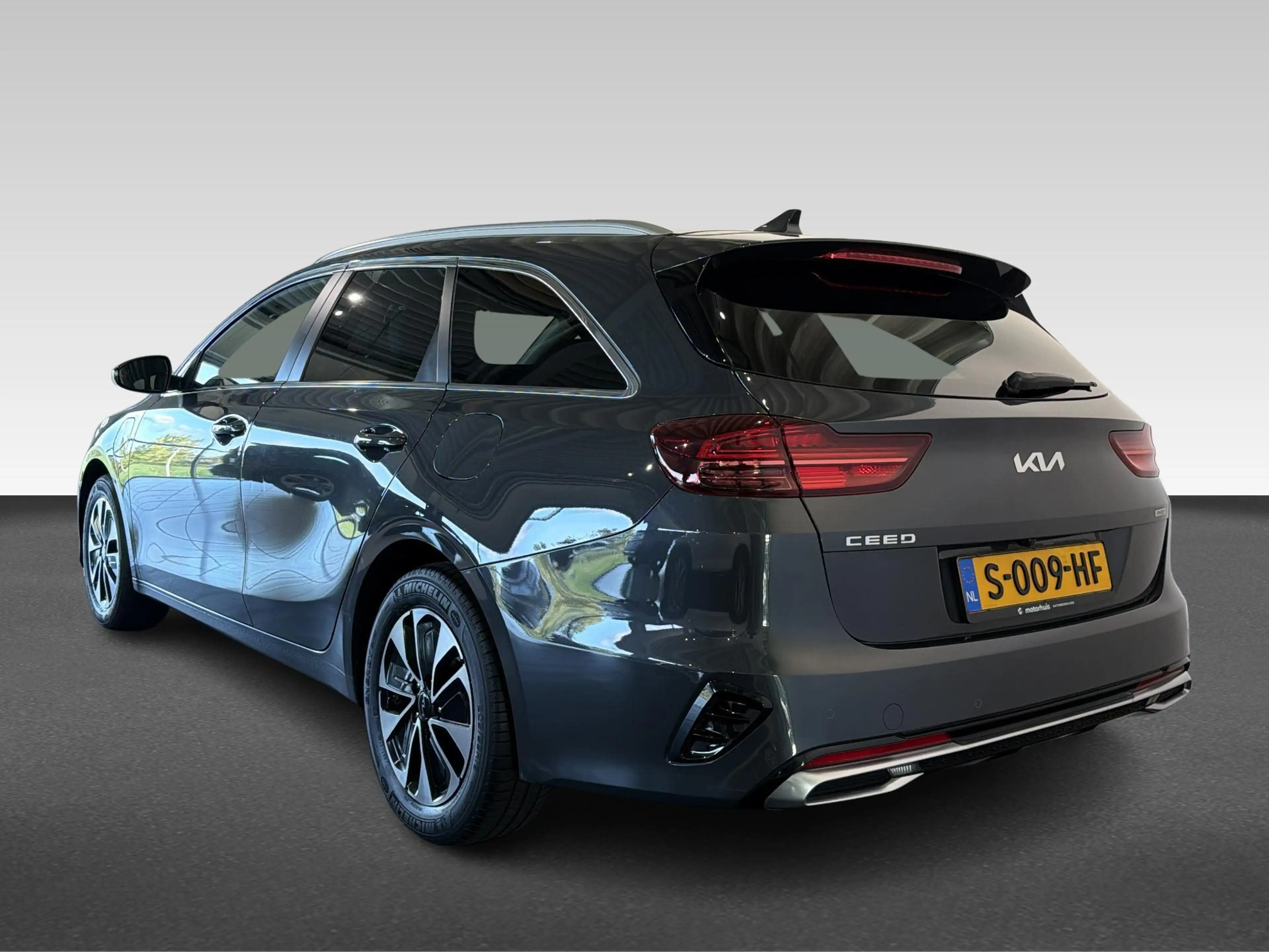 Kia Ceed SW / cee'd SW Sportswagon 1.6 GDI PHEV DynamicPlusLine — photo 3