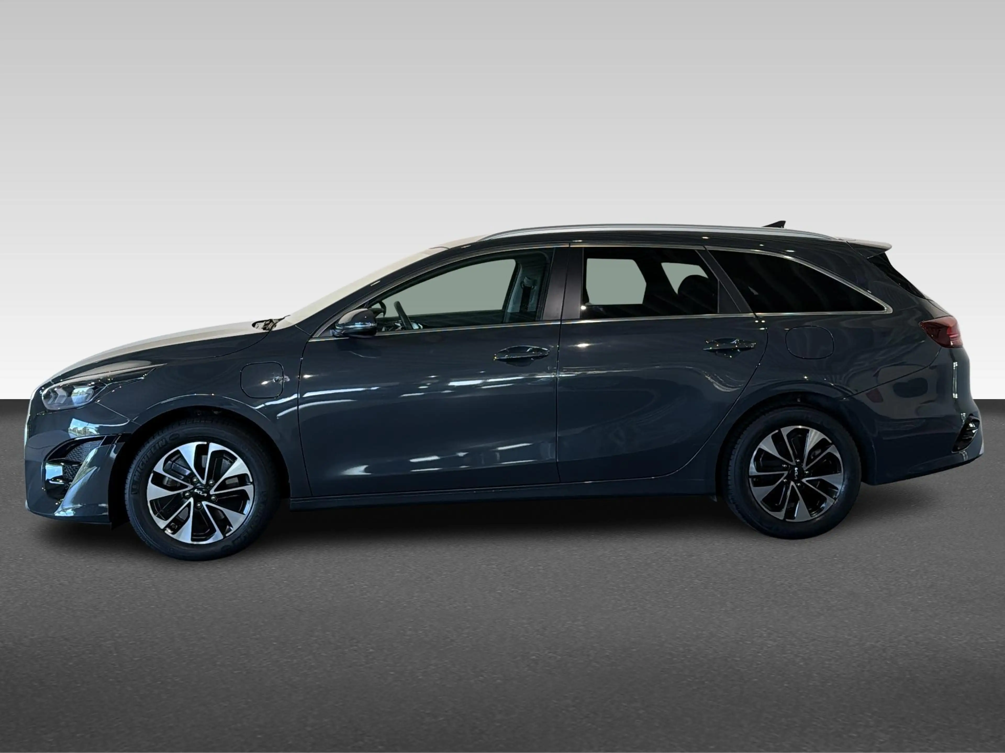 Kia Ceed SW / cee'd SW Sportswagon 1.6 GDI PHEV DynamicPlusLine — photo 2