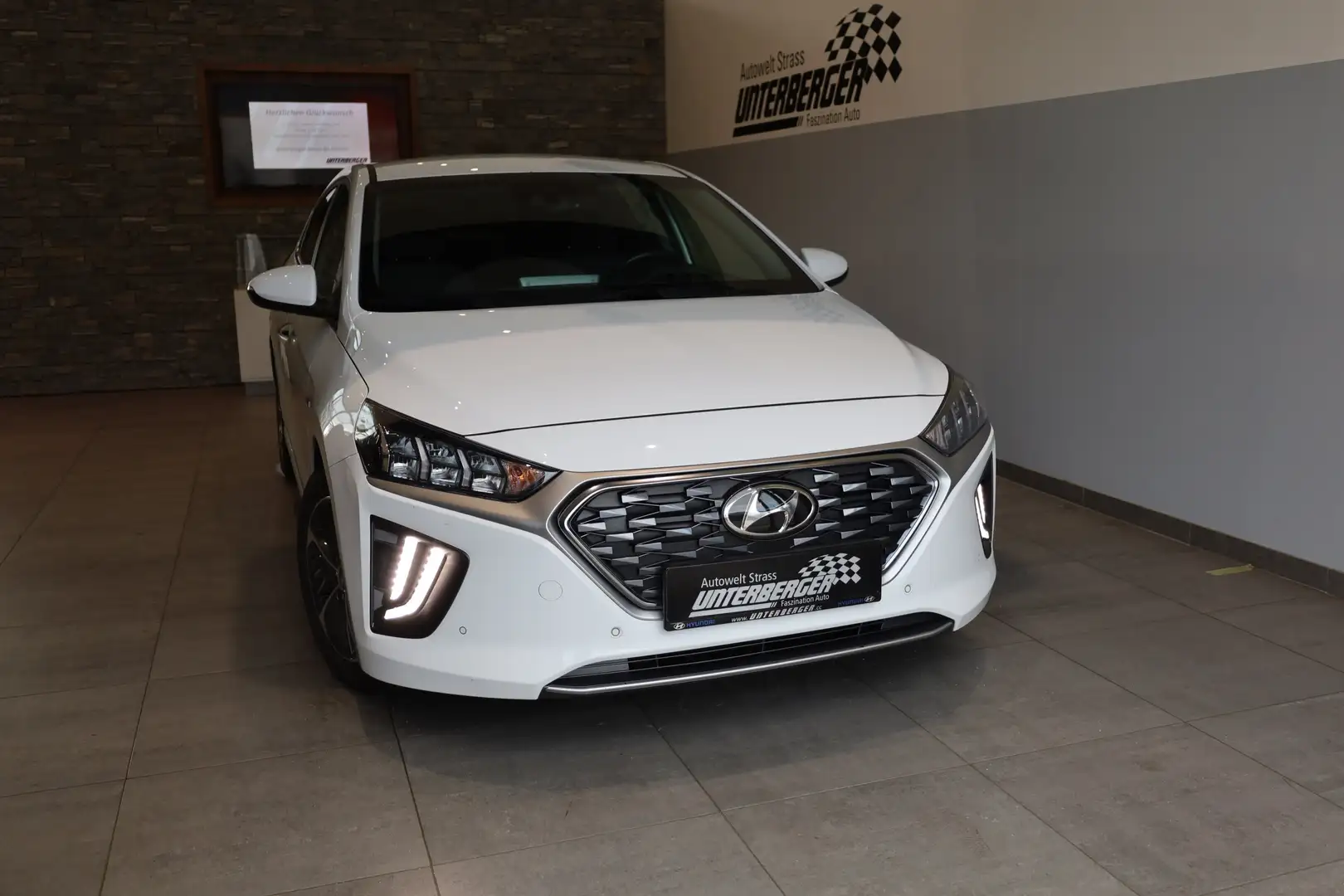 Hyundai IONIQ Plug-In-Hybrid 1.6 GDi PHEV Level 5 DCT Alb - 2